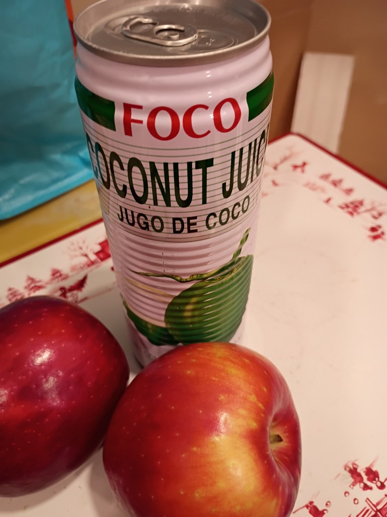 Photo of can of coconut juice with 2 apples